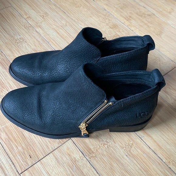 Black UGG 7.5 - Picture 3 of 8